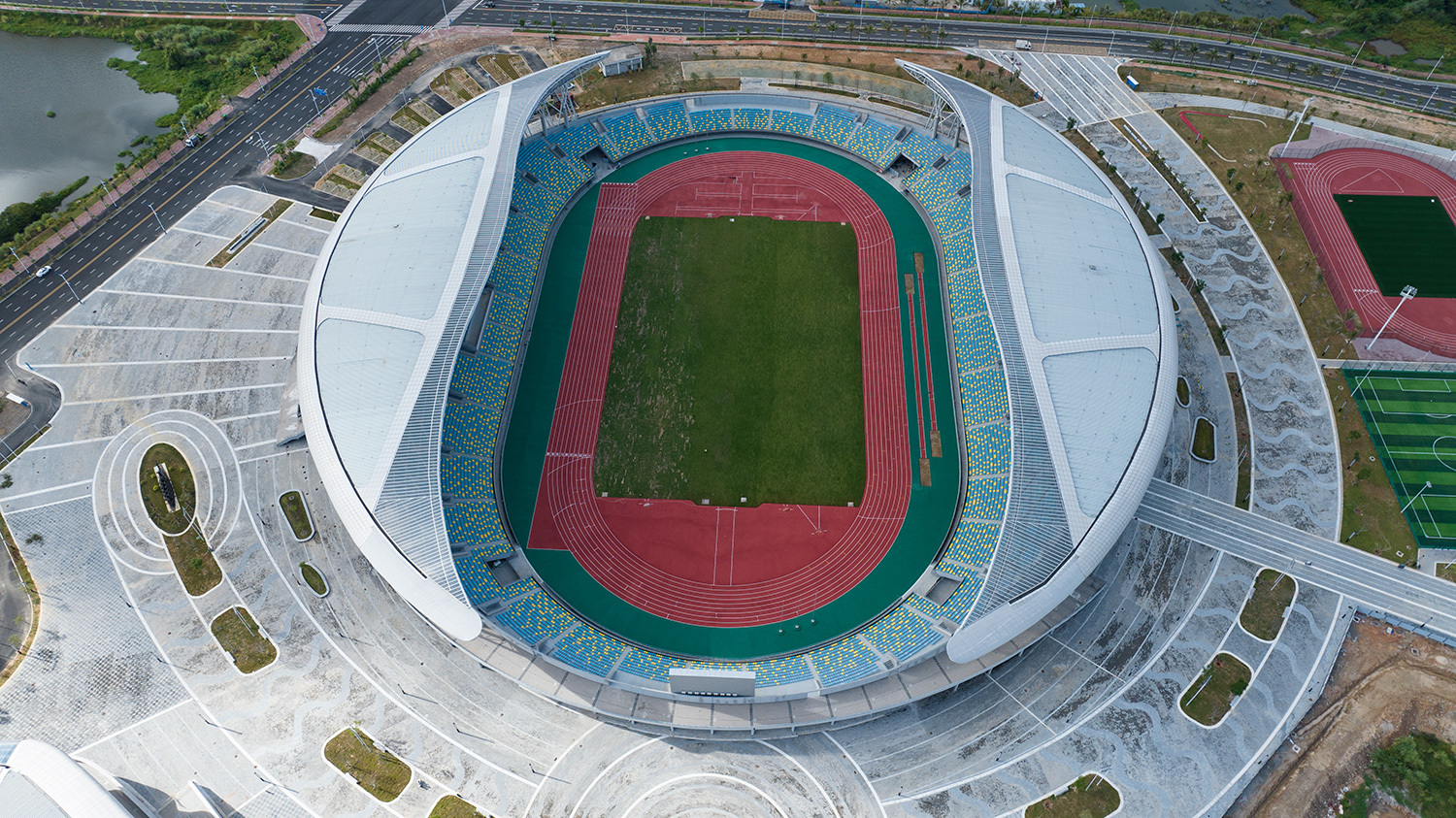 Wanning-Sports-and-Culture-Square,-Hainan-Province